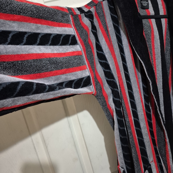 Hanes Classics Hooded Robe with Red and Gray Stripes - Picture 5 of 9
